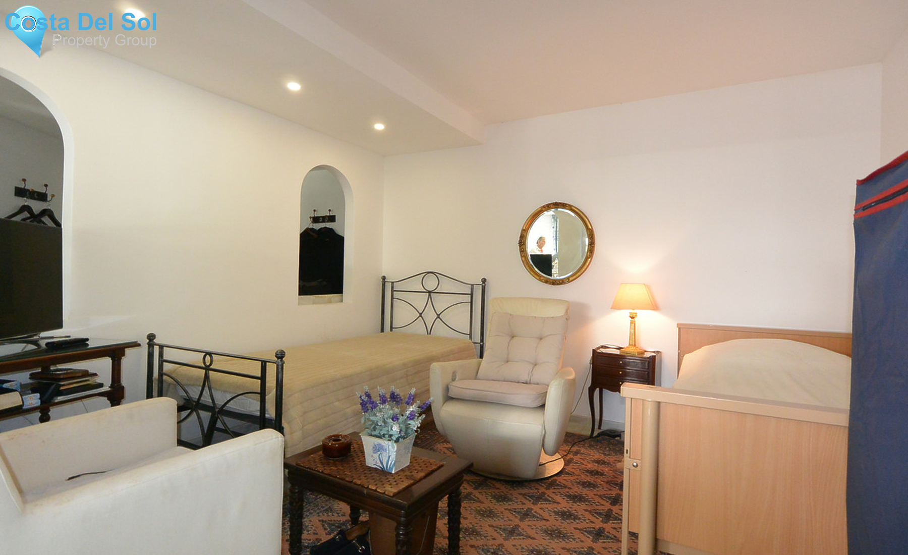 Middle Floor Apartment in The Golden Mile-1293658