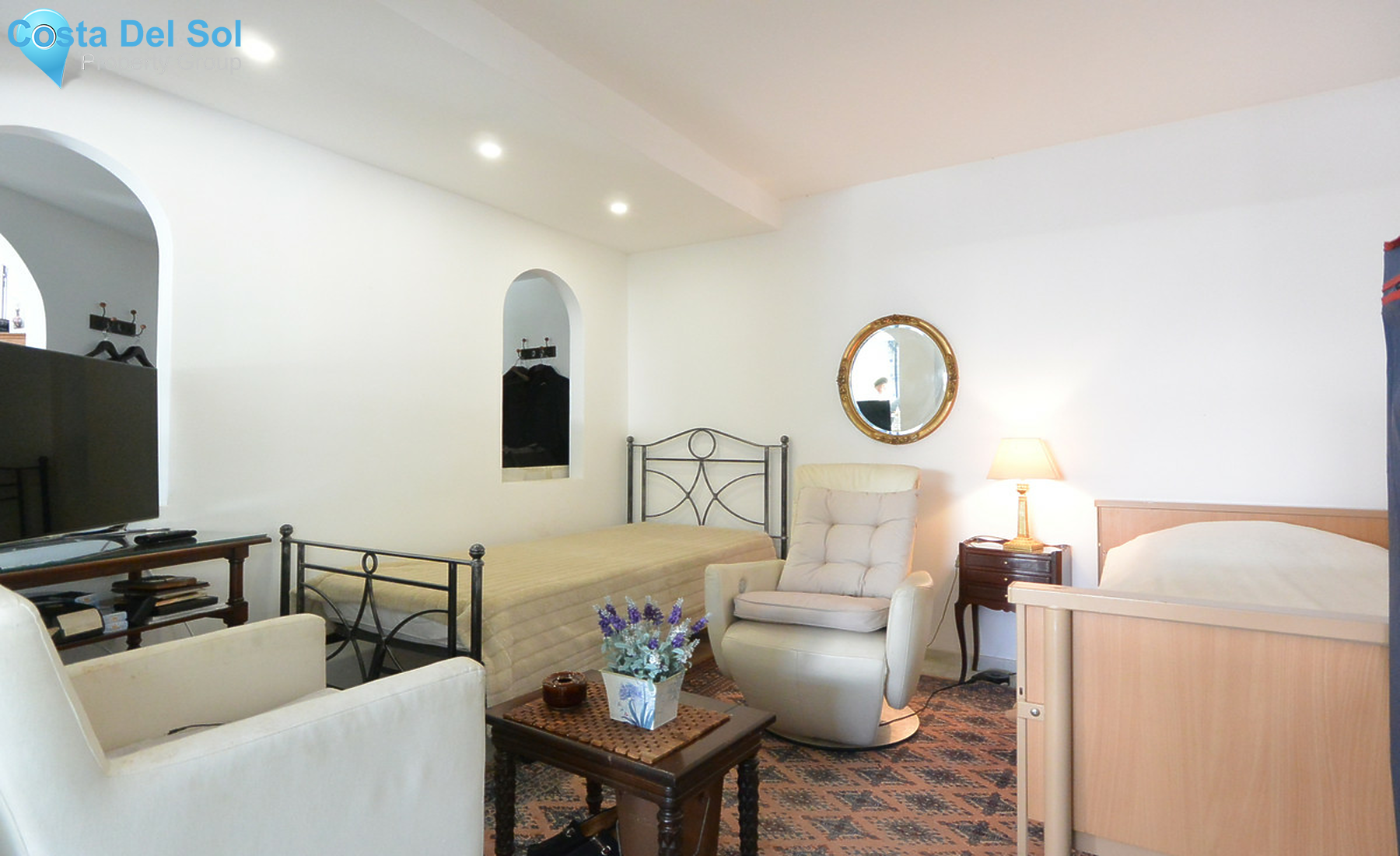 Middle Floor Apartment in The Golden Mile-1293659