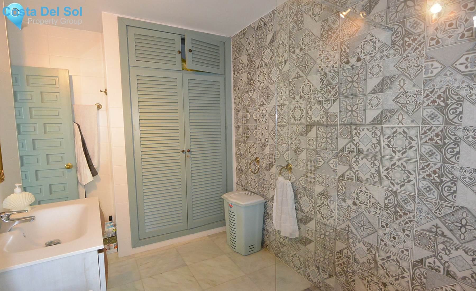 Middle Floor Apartment in The Golden Mile-1293661