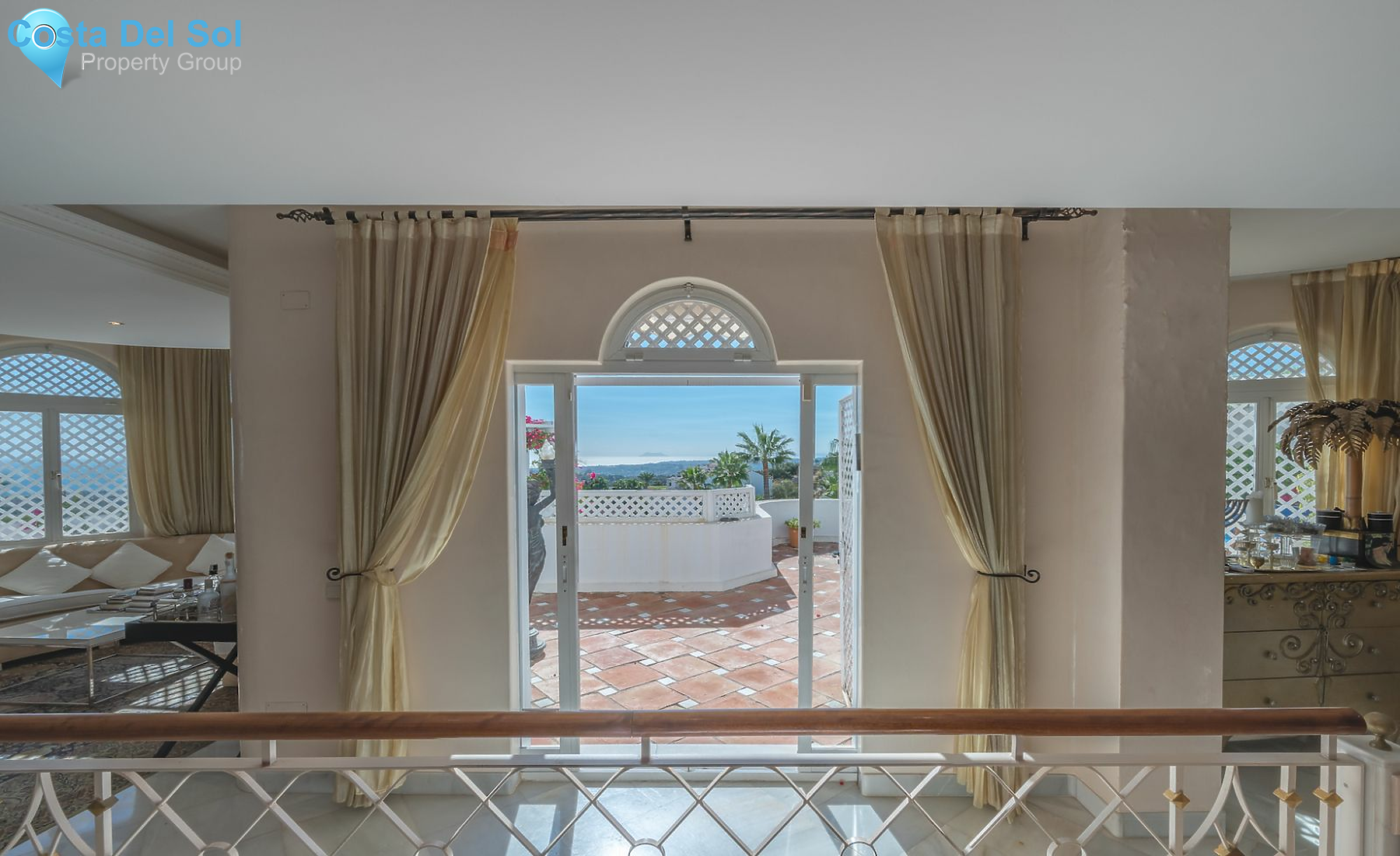 Middle Floor Apartment in The Golden Mile-1399654