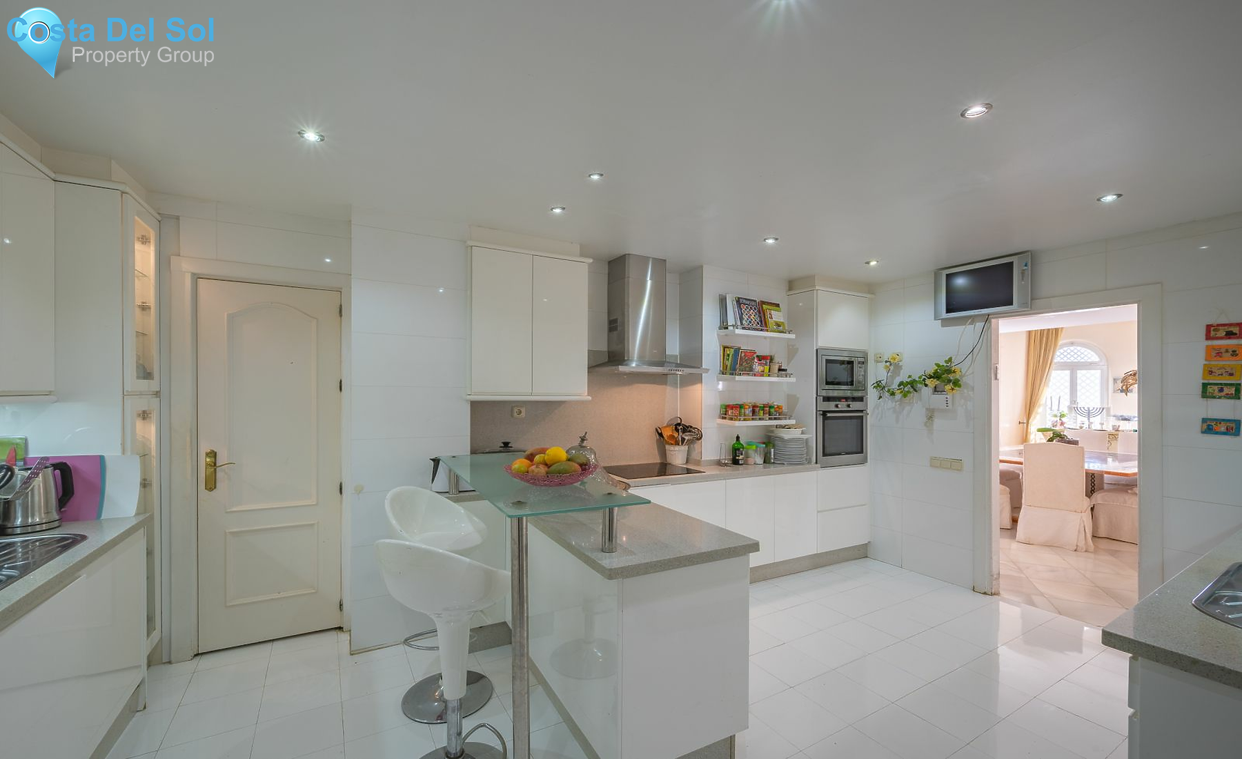 Middle Floor Apartment in The Golden Mile-1399660