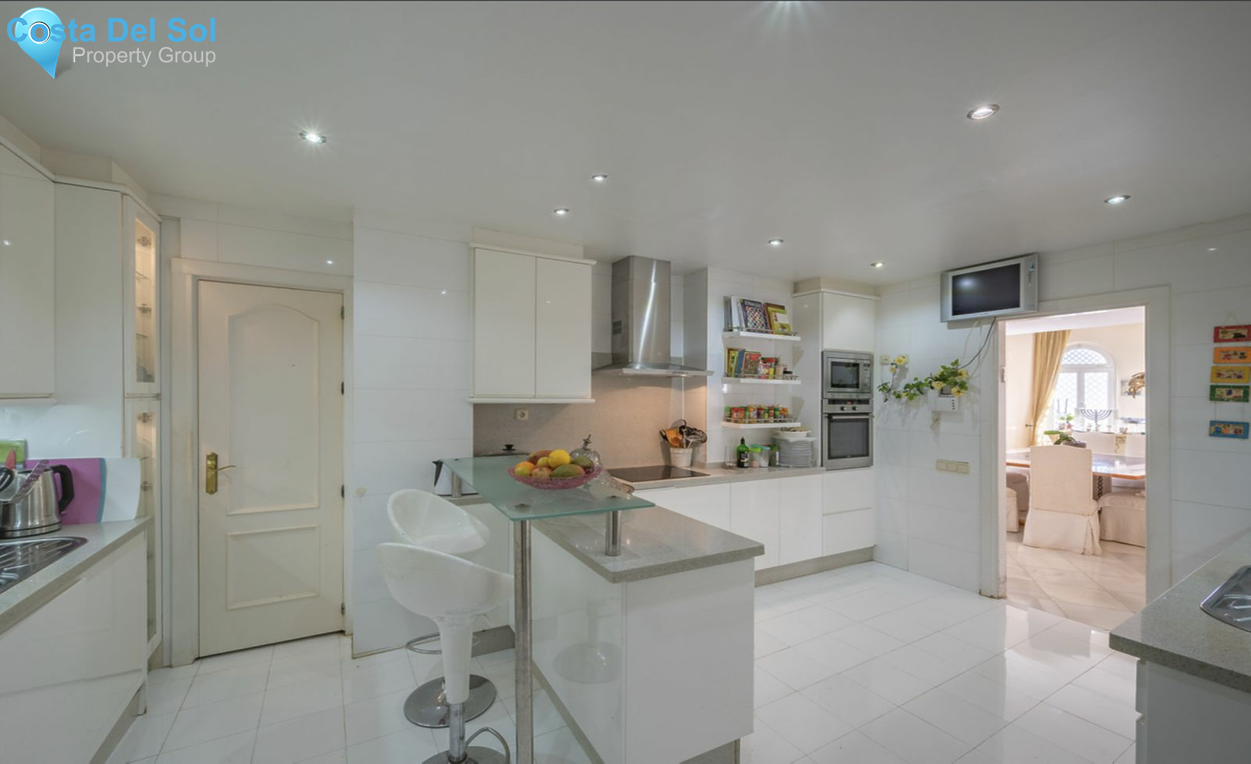 Middle Floor Apartment in The Golden Mile-1469899