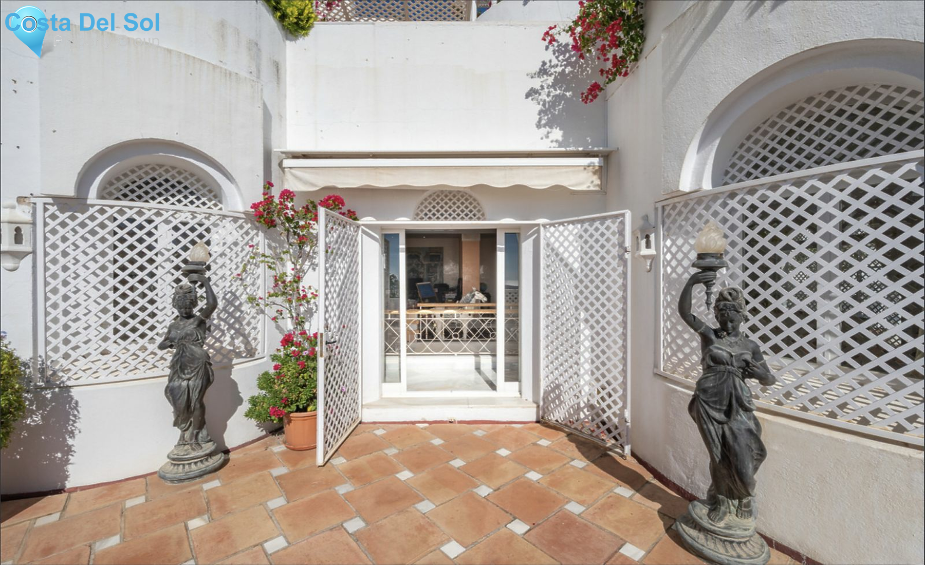 Middle Floor Apartment in The Golden Mile-1469904