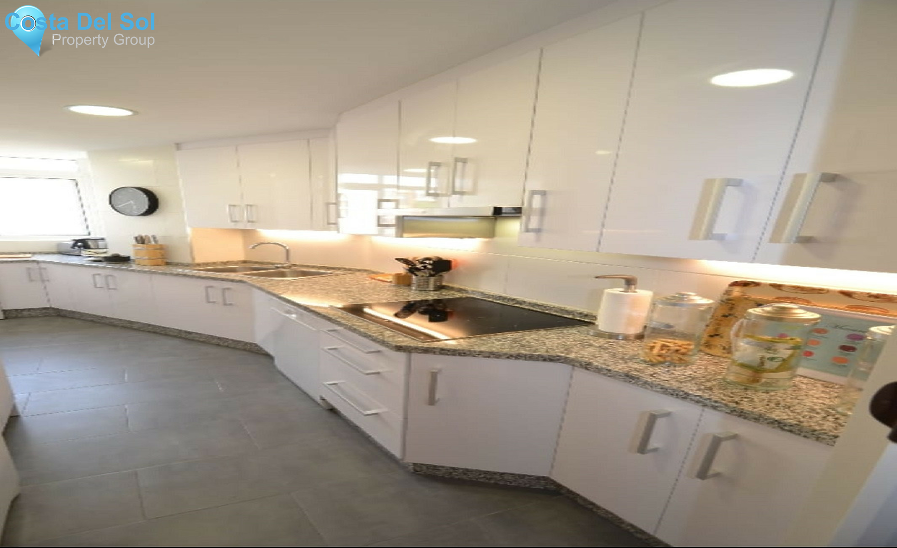 Middle Floor Apartment in Torremolinos Centro-1311684