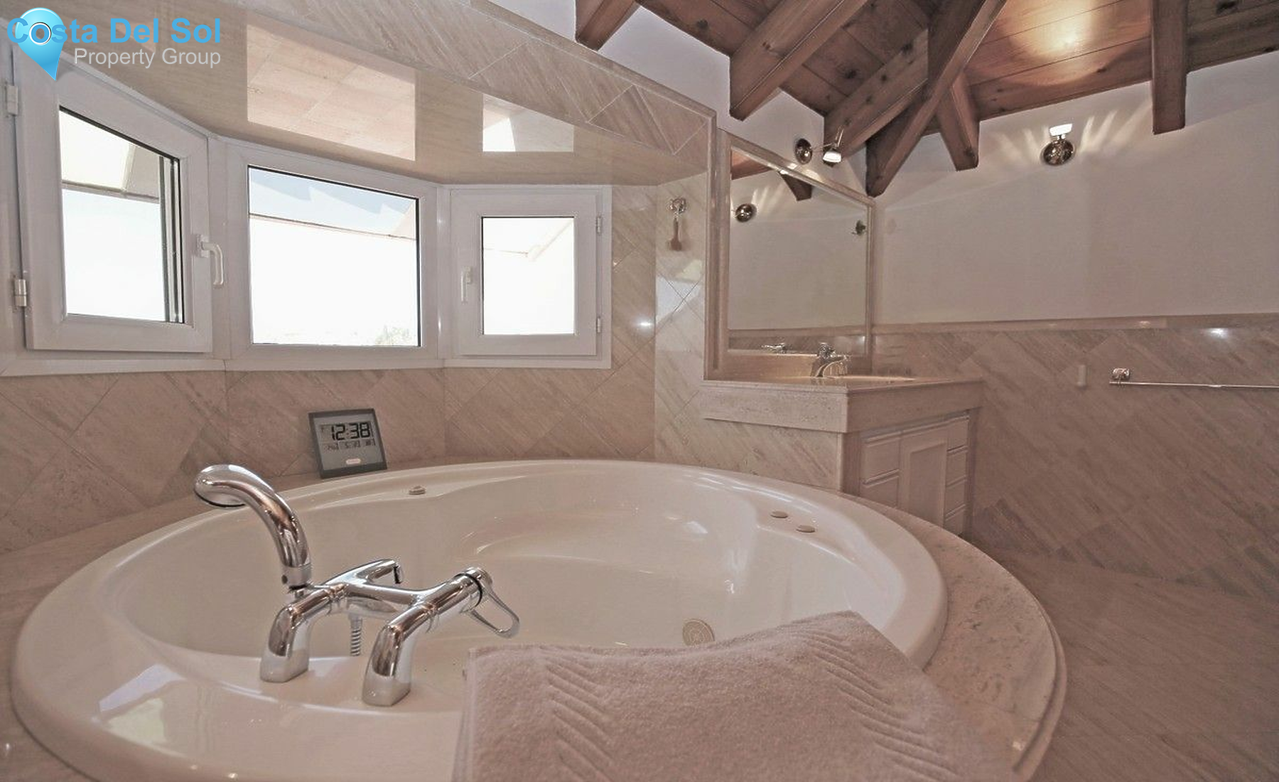 Penthouse in The Golden Mile-1445781