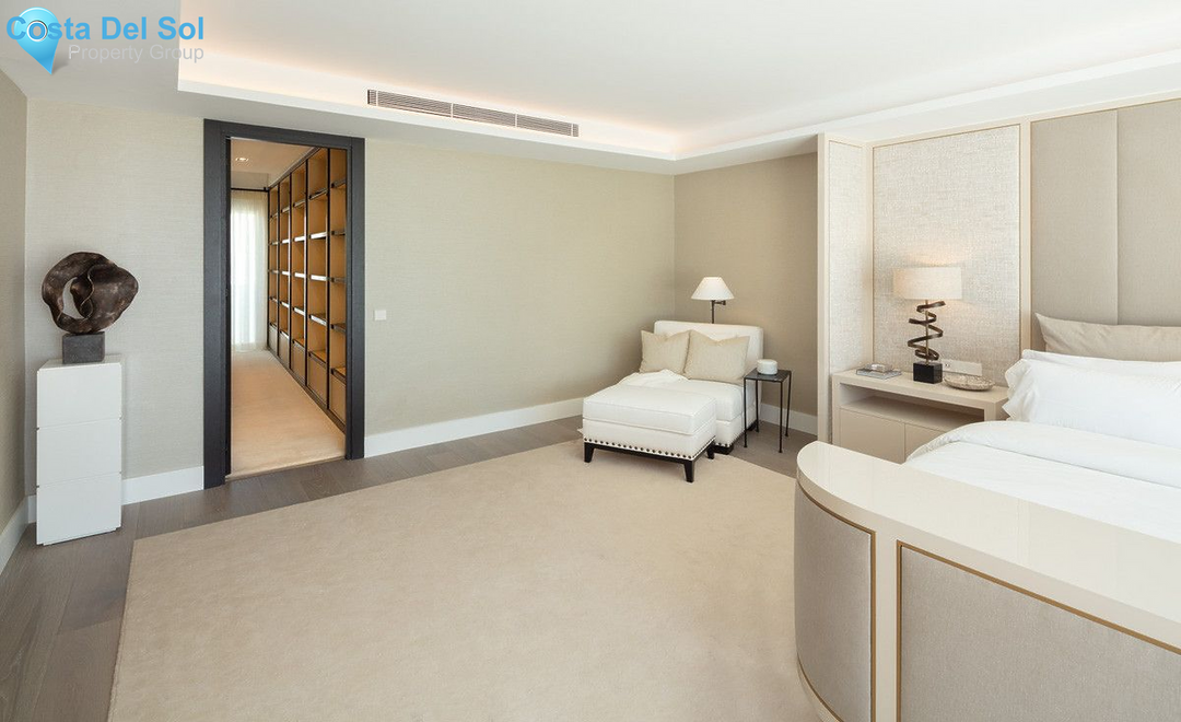 Penthouse in The Golden Mile-1561715