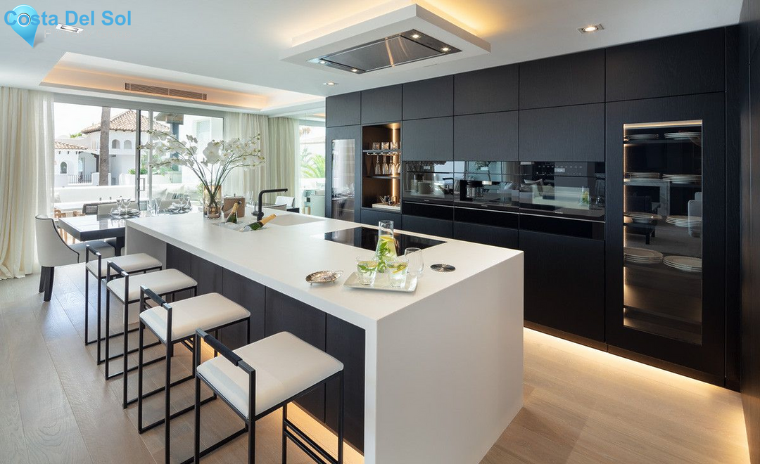 Penthouse in The Golden Mile-1561721