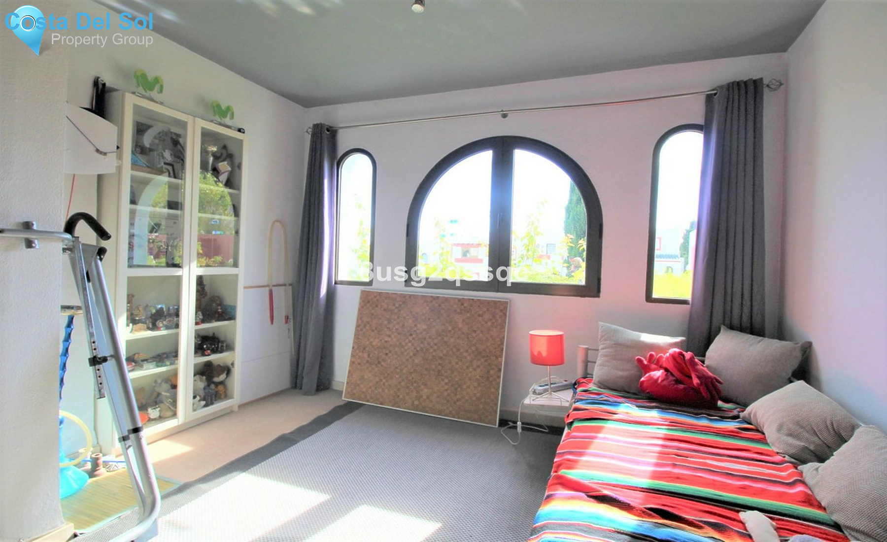 Semi-Detached House in Bel Air-1504812