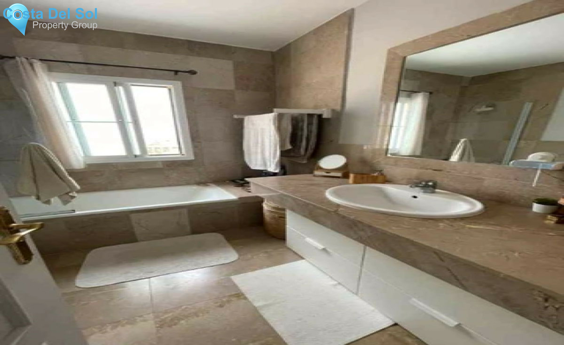 Semi-Detached House in La Alcaidesa-1453442