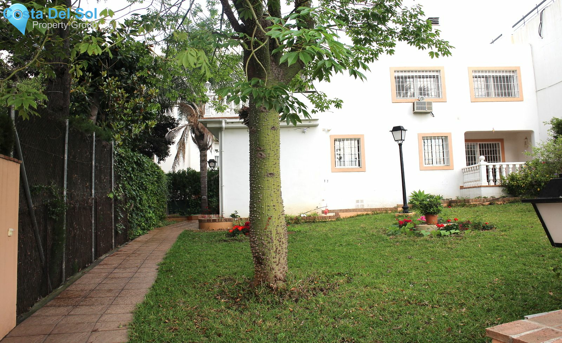 Semi-Detached House in Nueva Andalucía