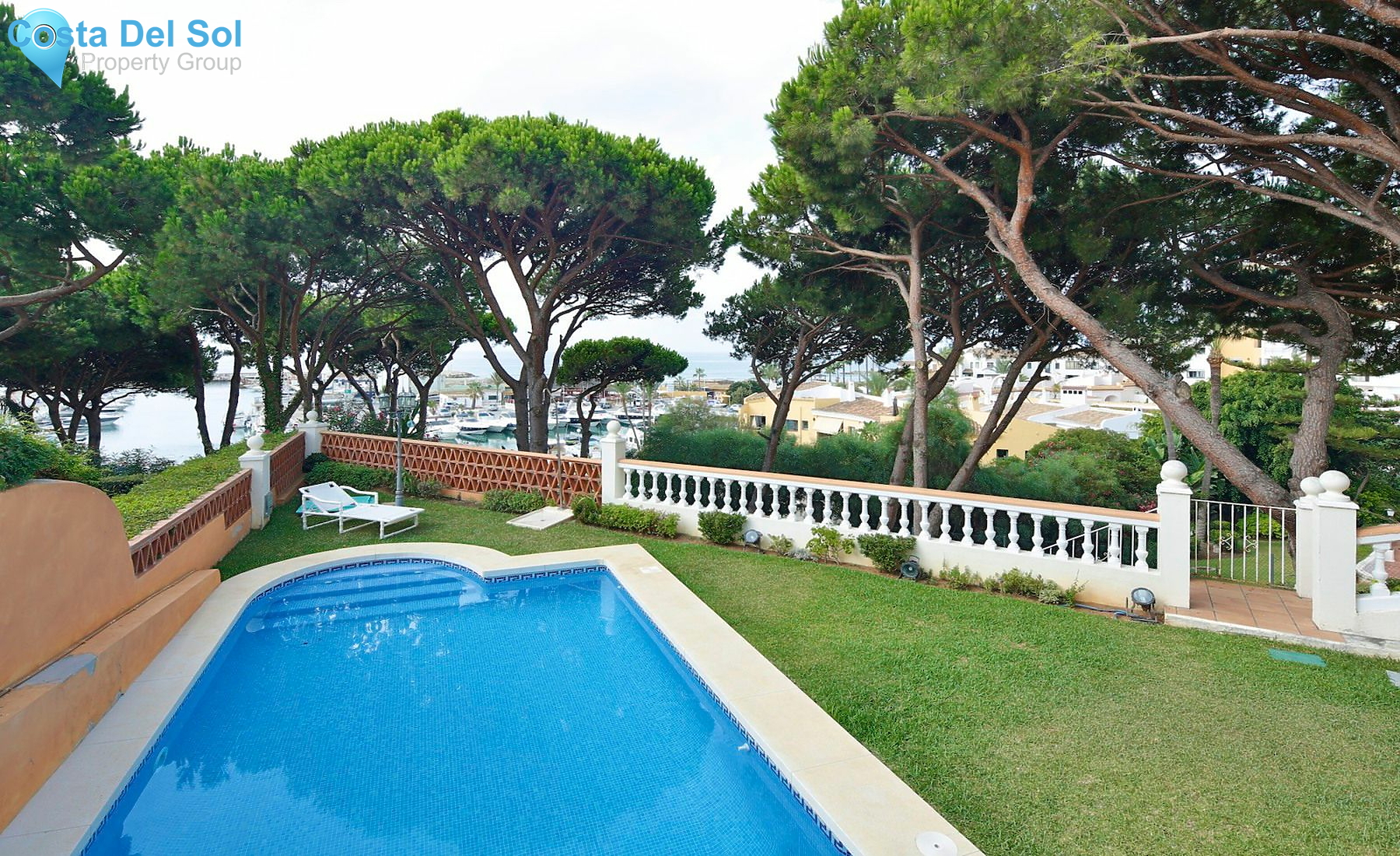 Semi-Detached House in Puerto de Cabopino-1233410