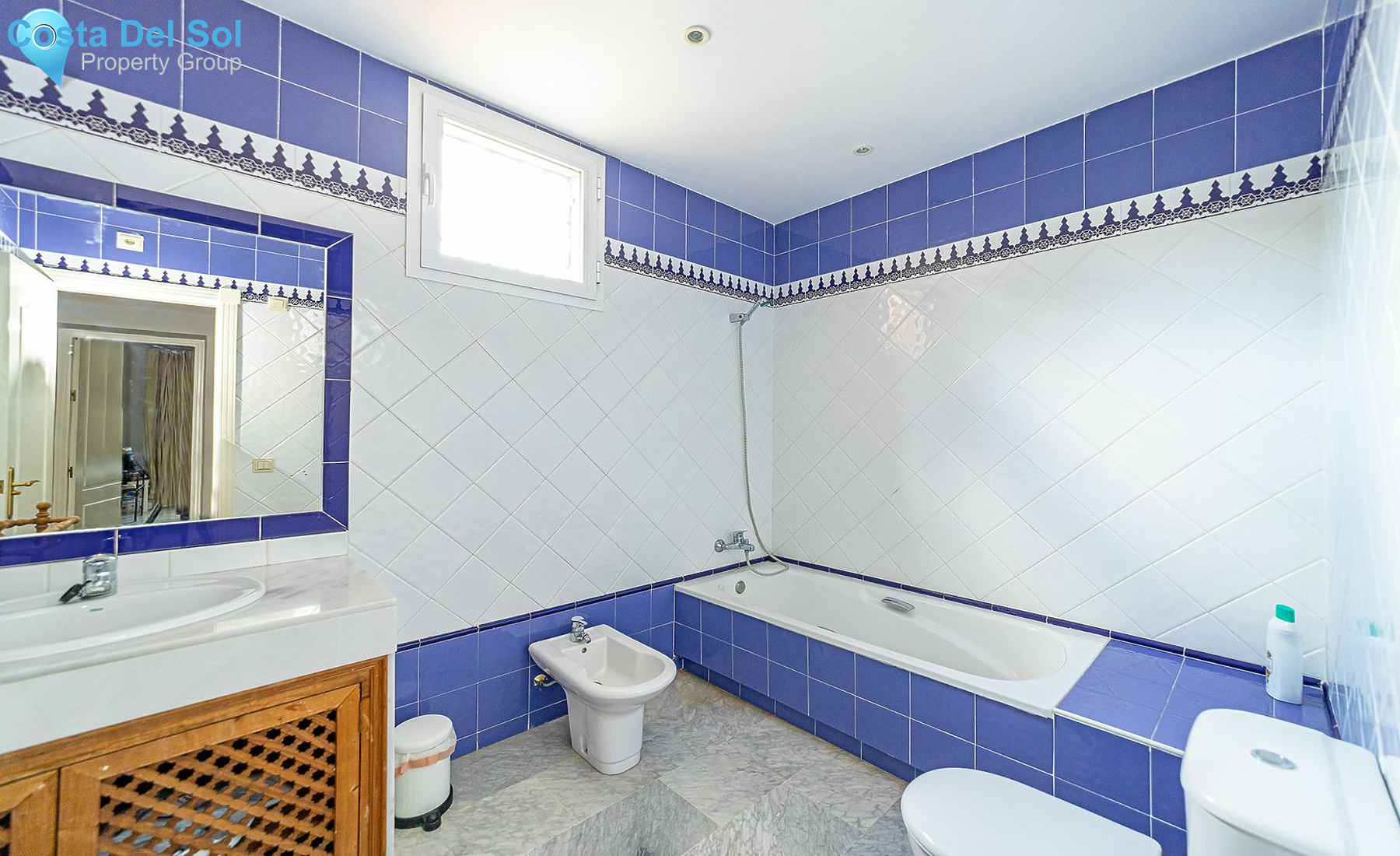 Top Floor Apartment in Estepona-1220754