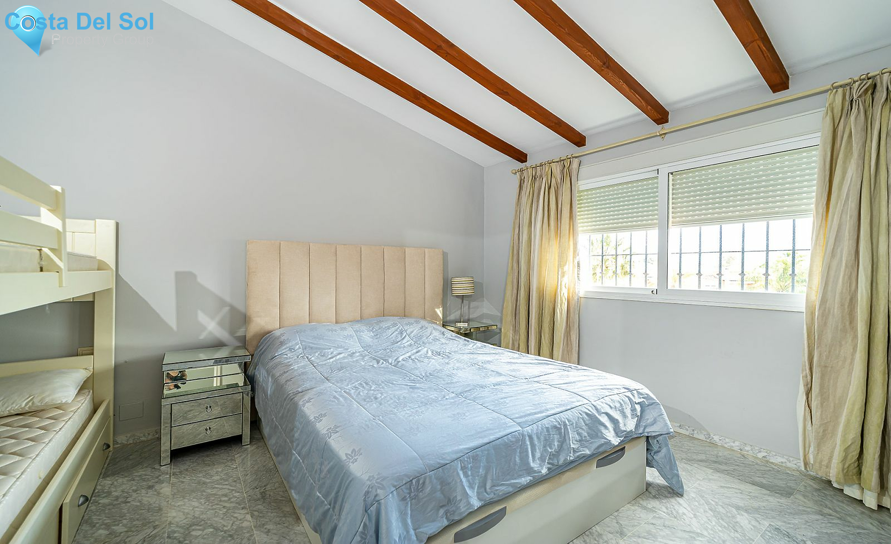 Top Floor Apartment in Estepona-1220756