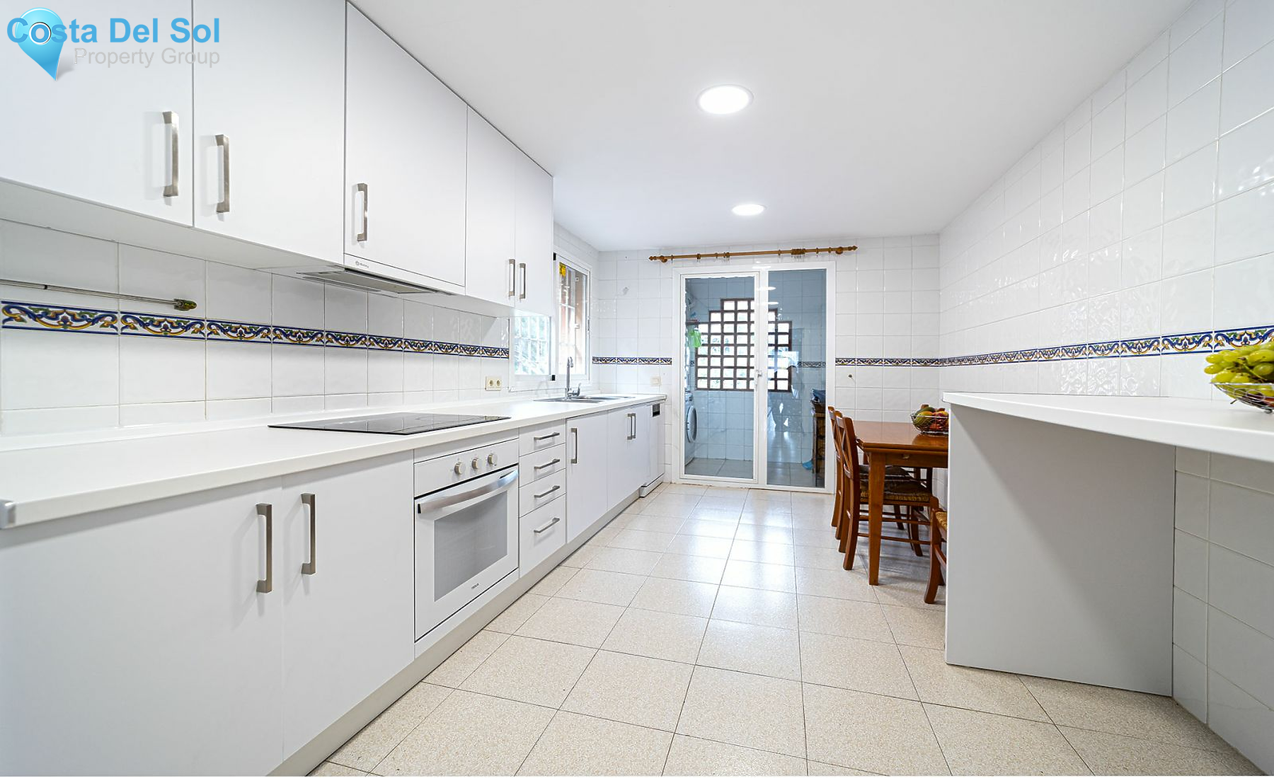 Top Floor Apartment in Estepona-1220744