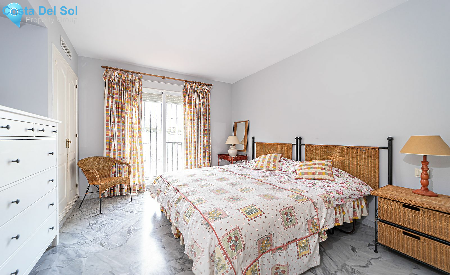 Top Floor Apartment in Estepona-1220747