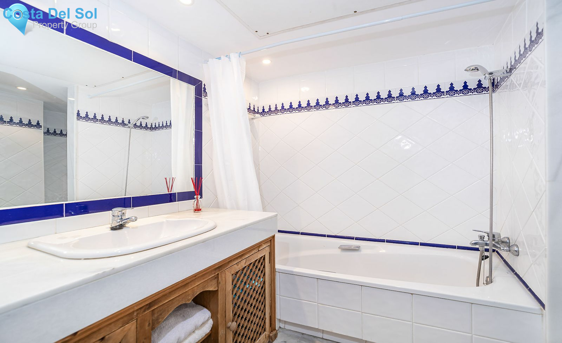 Top Floor Apartment in Estepona-1220749