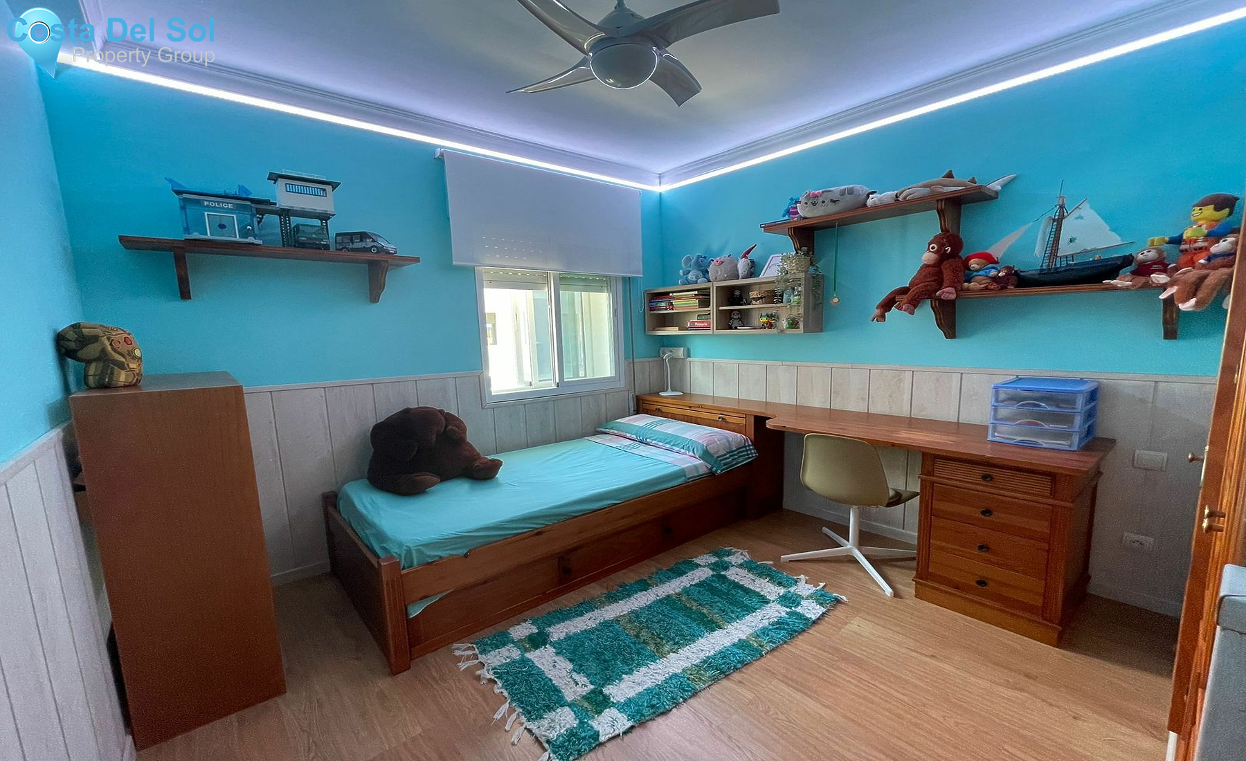 Top Floor Apartment in Estepona-1428345