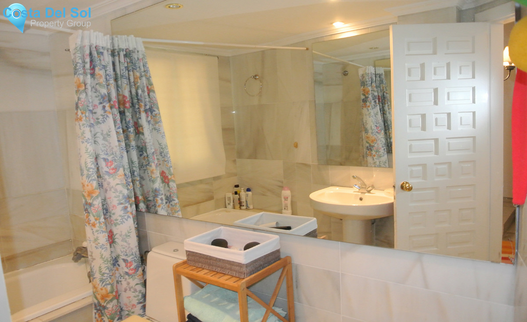 Top Floor Apartment in The Golden Mile-1401733