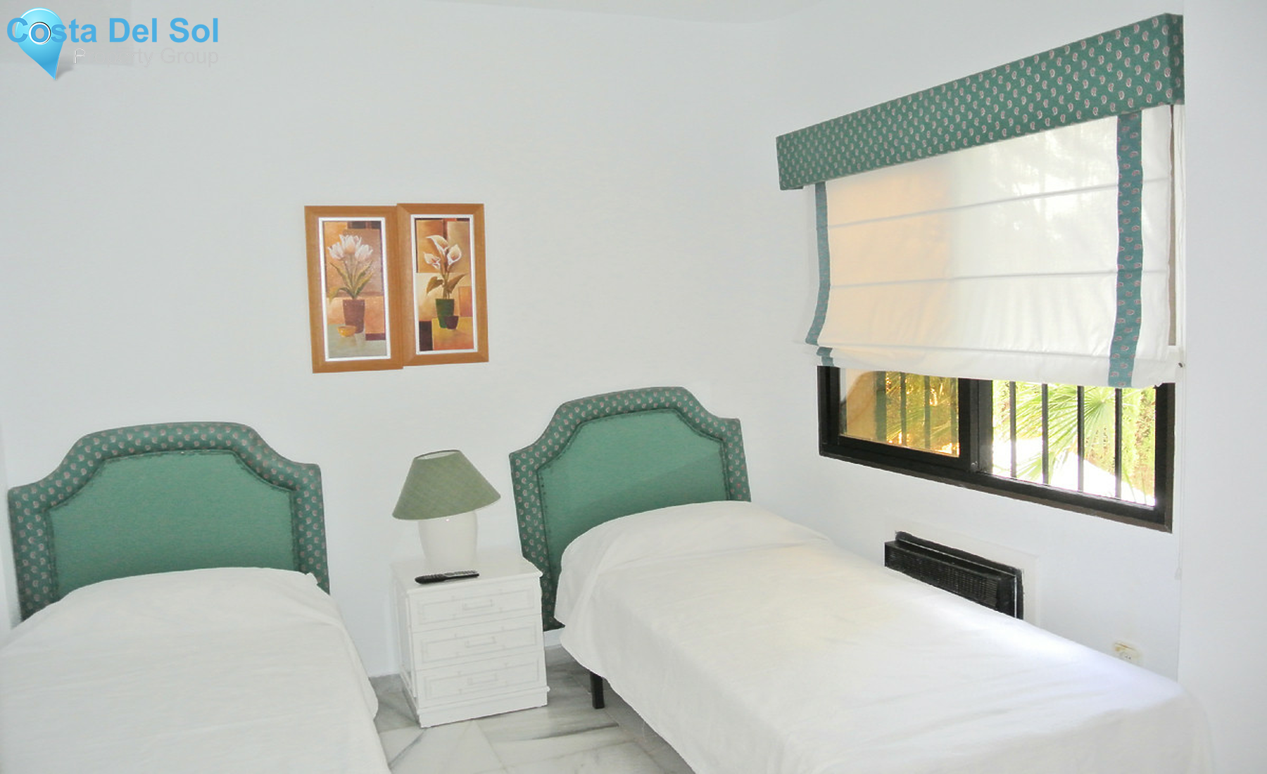 Top Floor Apartment in The Golden Mile-1401734