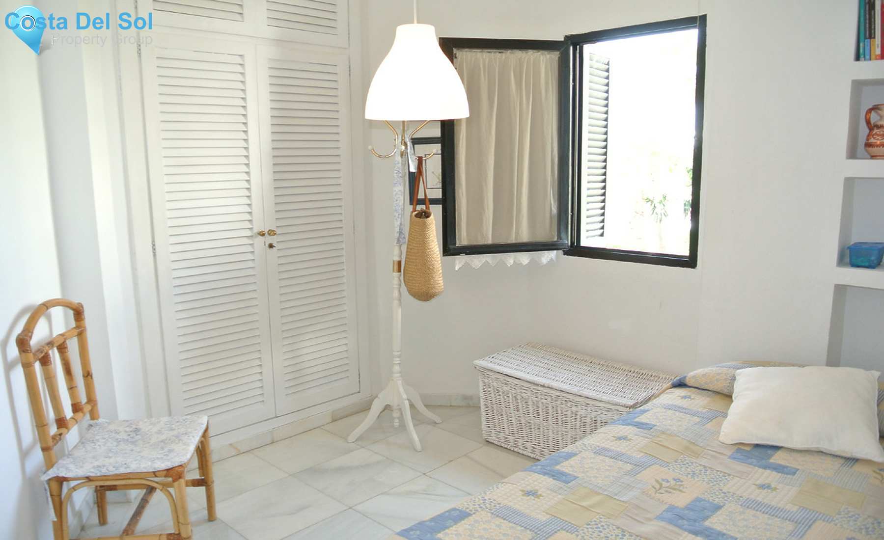 Top Floor Apartment in The Golden Mile-1401735