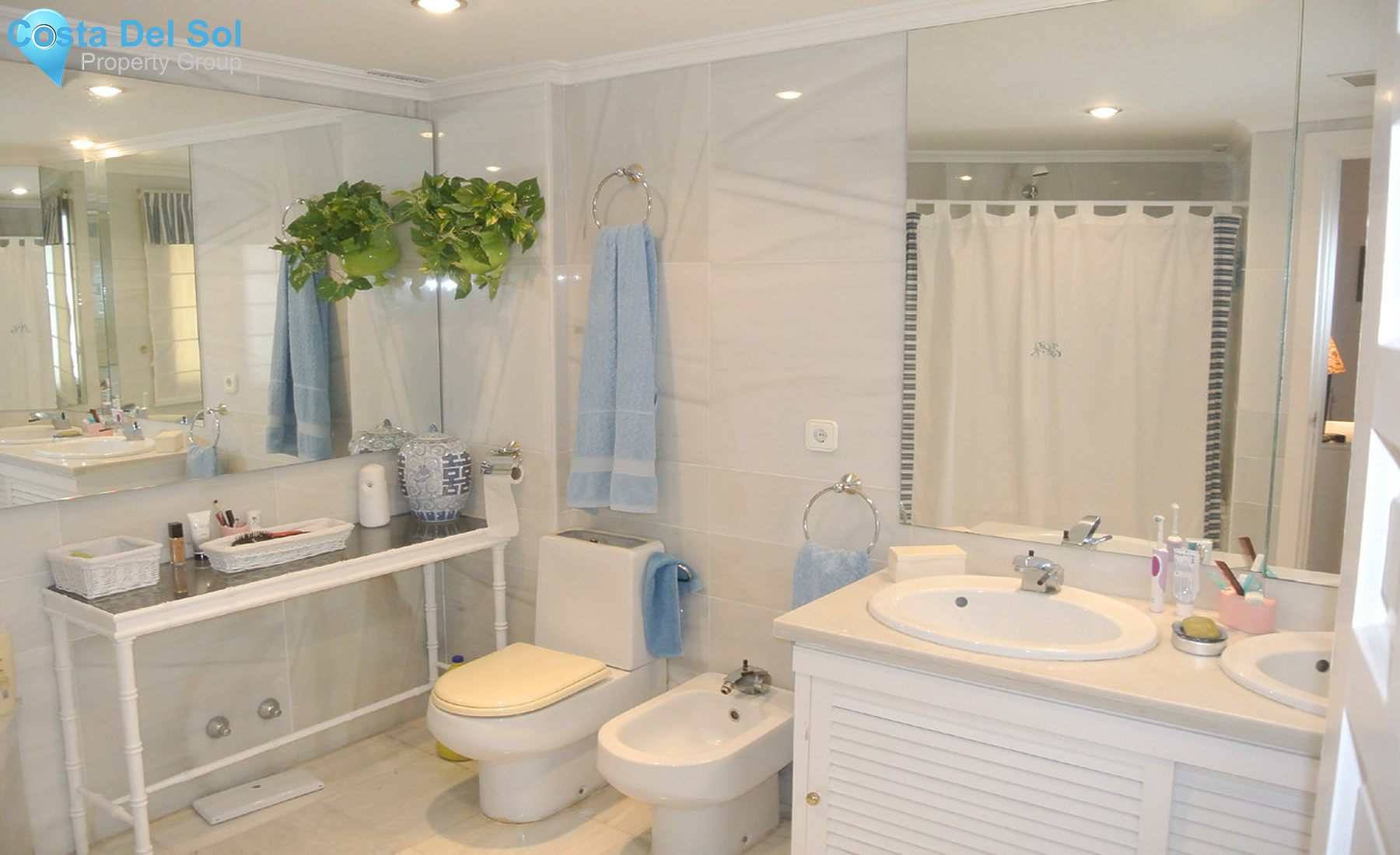 Top Floor Apartment in The Golden Mile-1401731