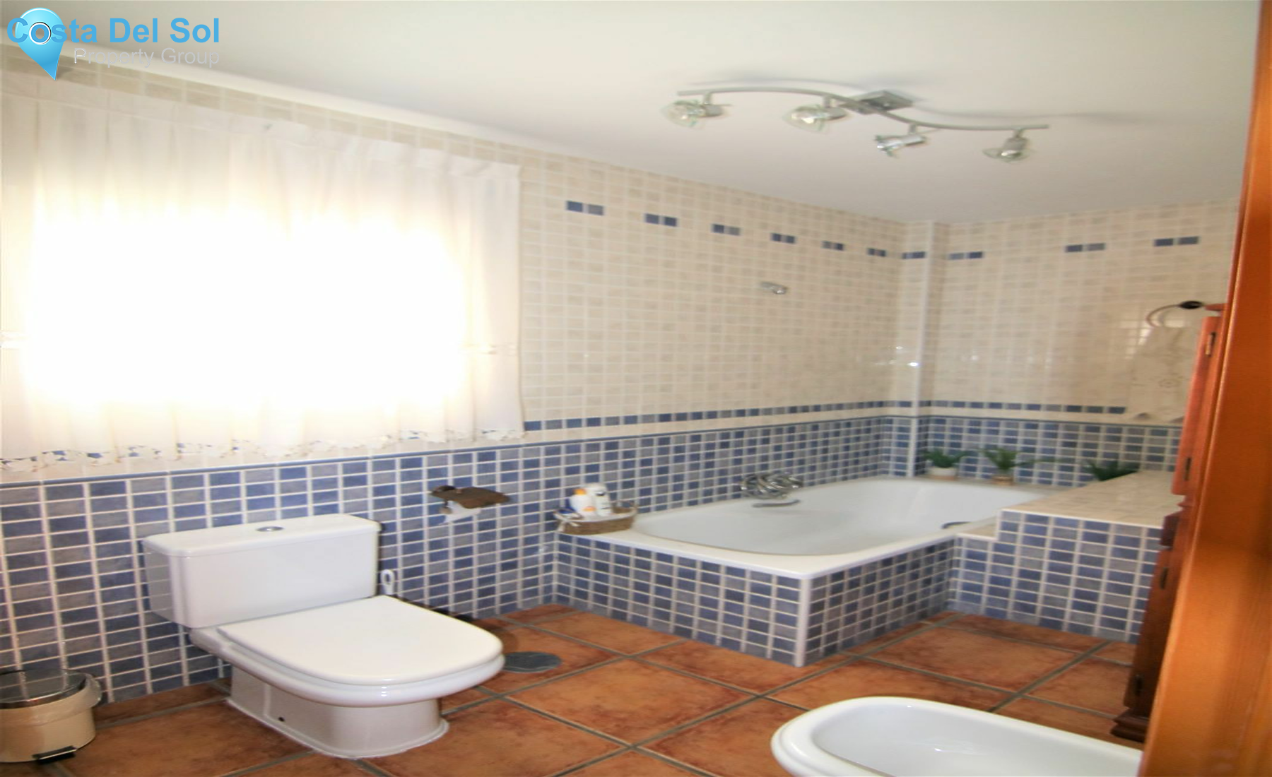 Townhouse in Alhaurín el Grande-1388731