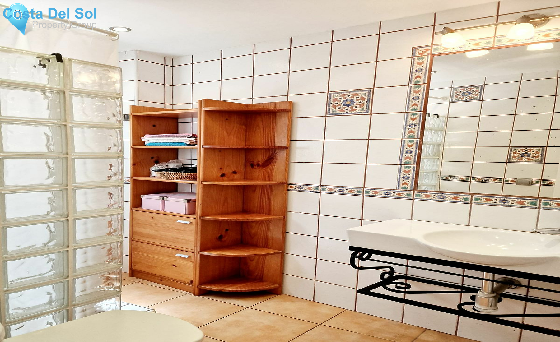 Townhouse in Alhaurín el Grande-1420398