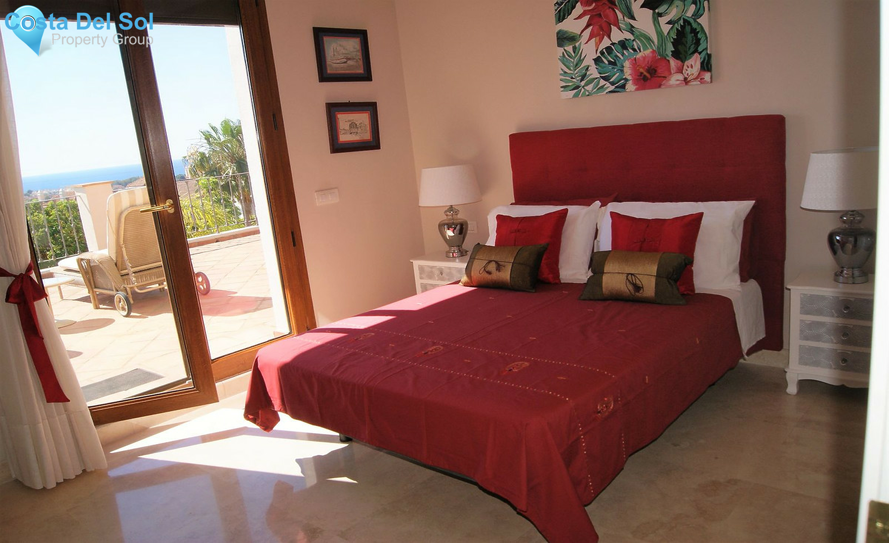 Townhouse in El Paraiso-1279130