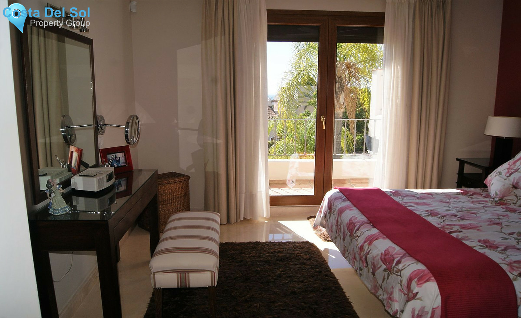 Townhouse in El Paraiso-1279131