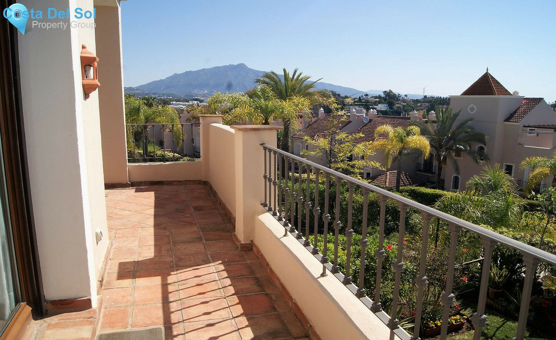 Townhouse in El Paraiso-1279133