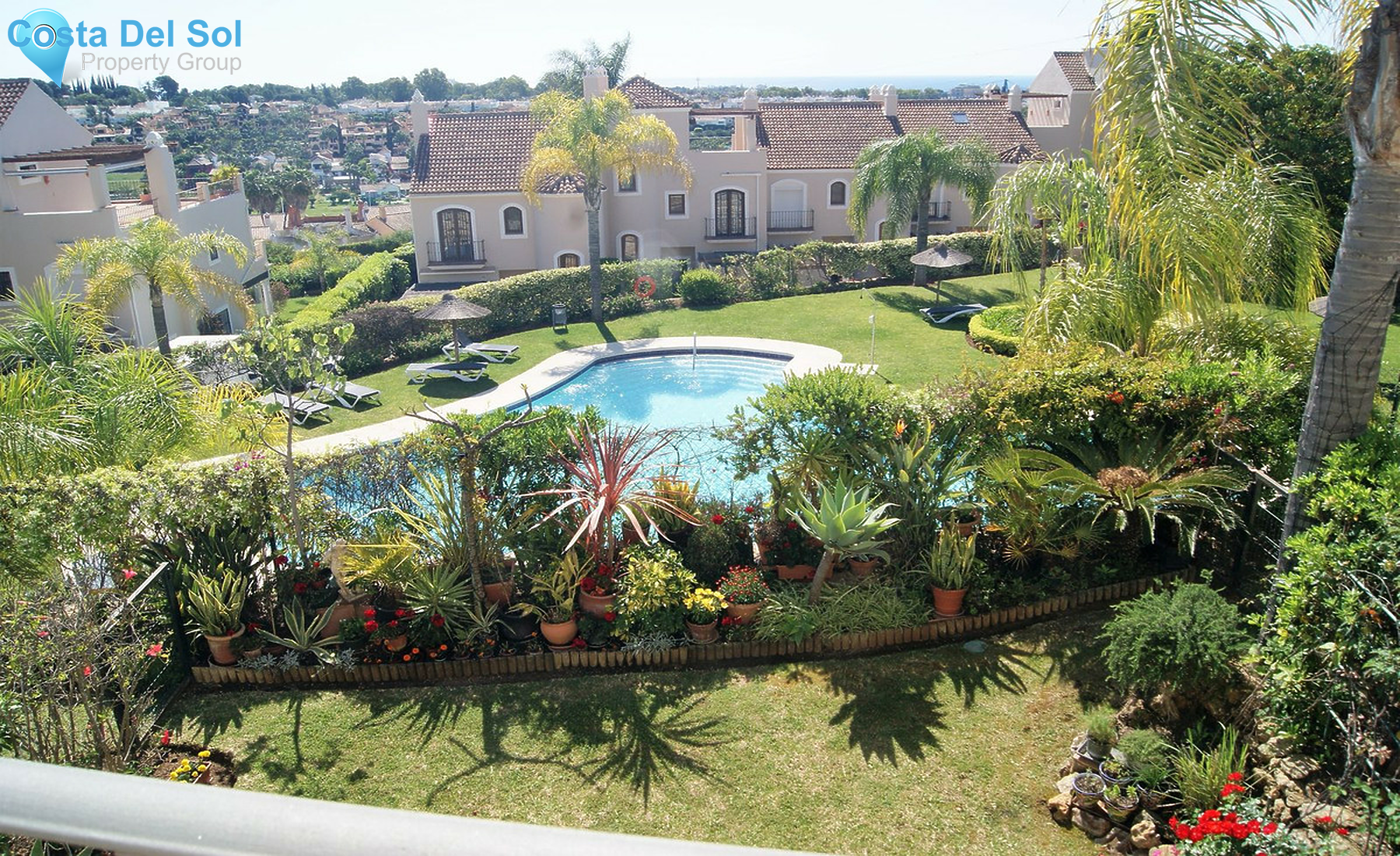 Townhouse in El Paraiso-1279134