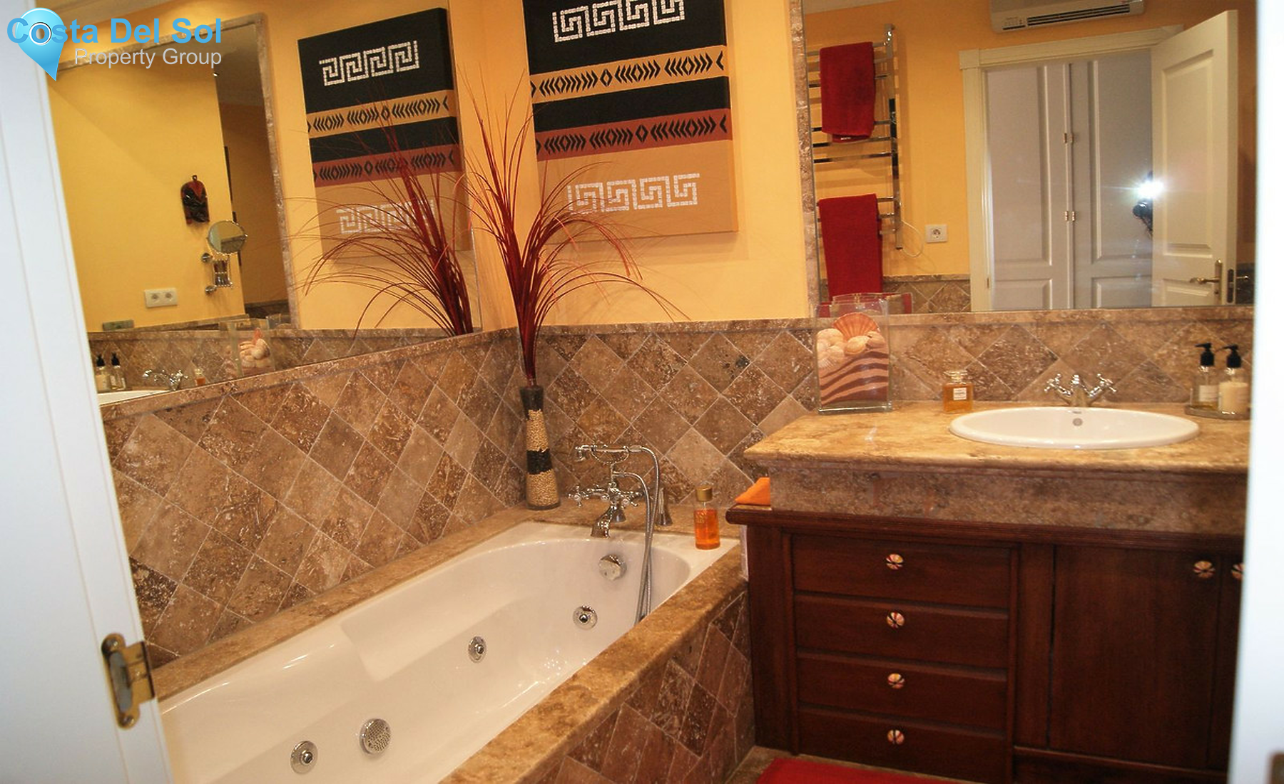 Townhouse in El Paraiso-1279135