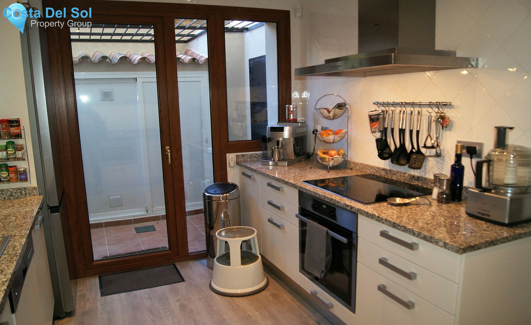 Townhouse in El Paraiso-1279125