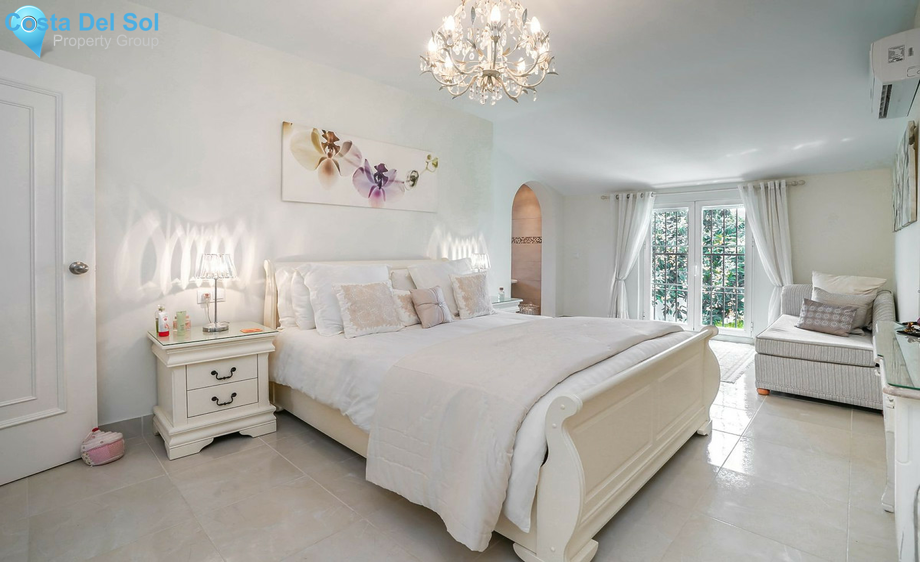 Townhouse in El Paraiso-1370409