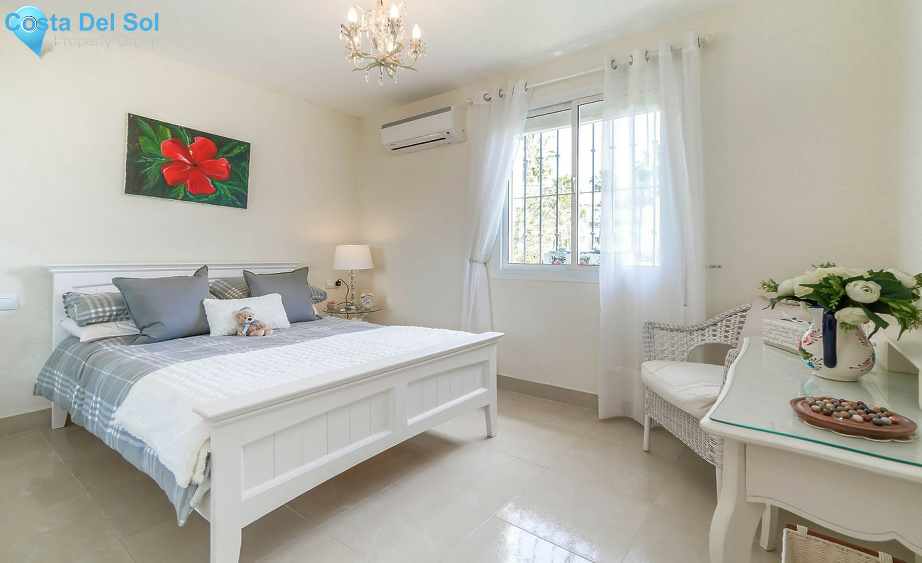 Townhouse in El Paraiso-1370411