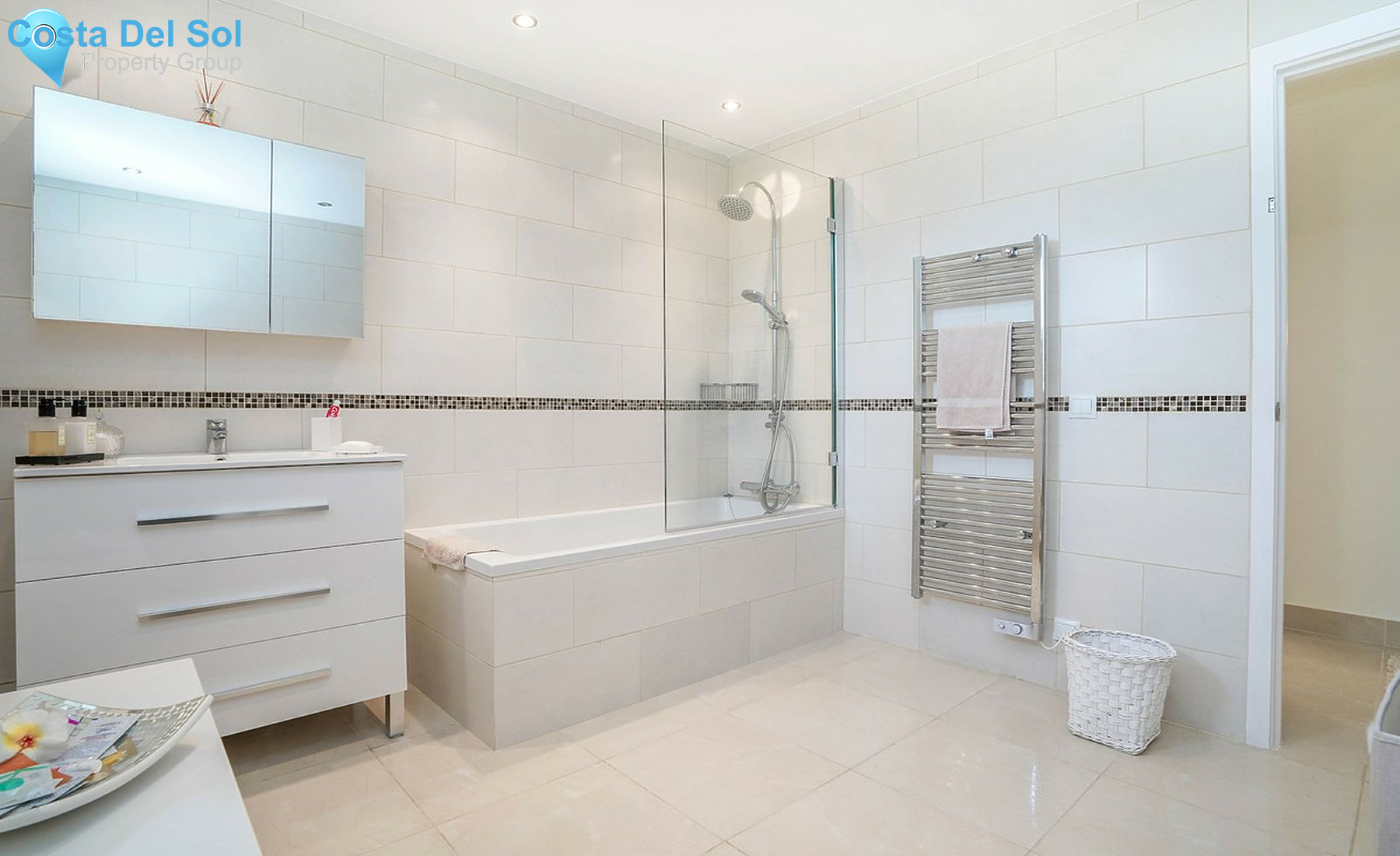 Townhouse in El Paraiso-1370413