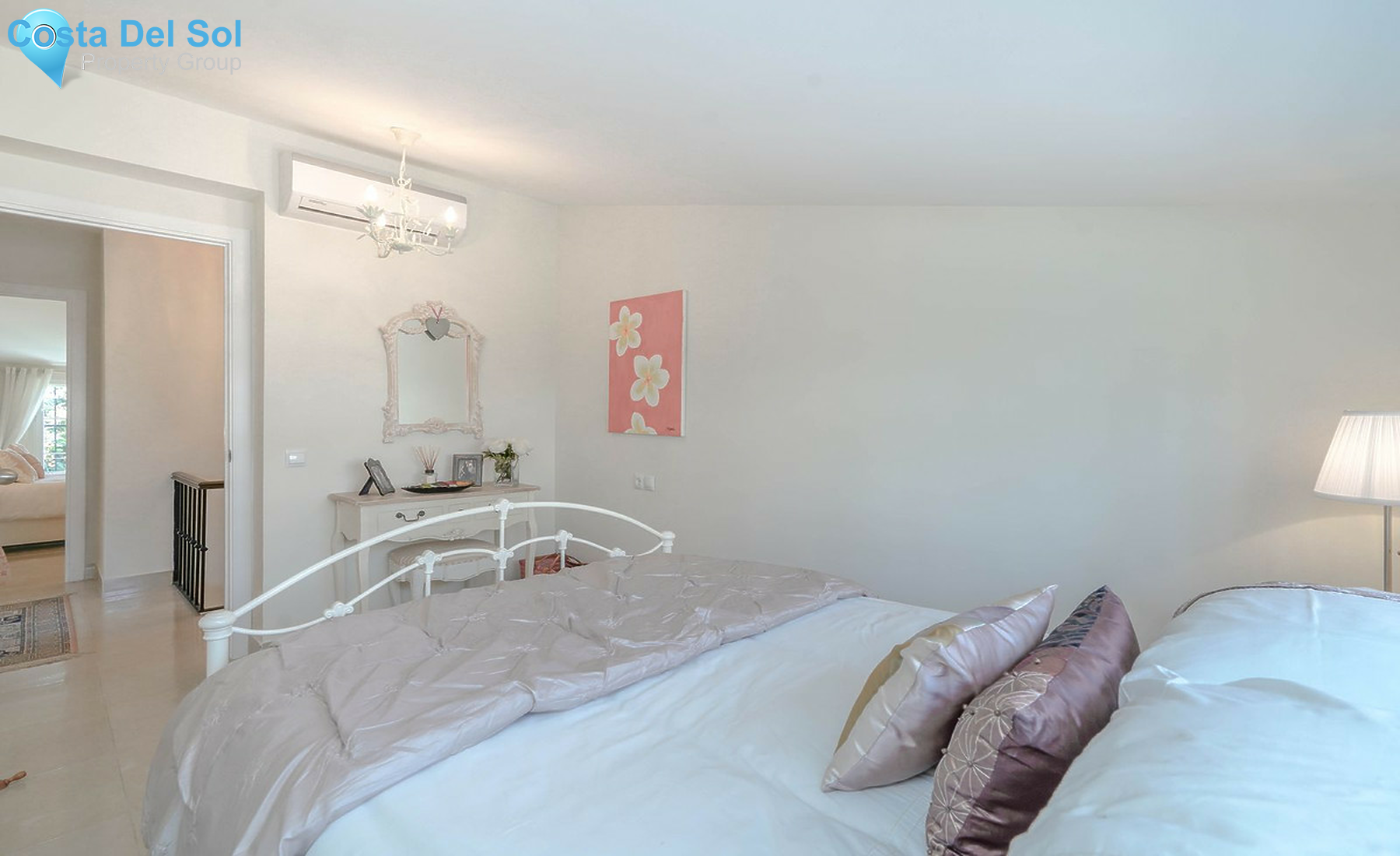 Townhouse in El Paraiso-1370416