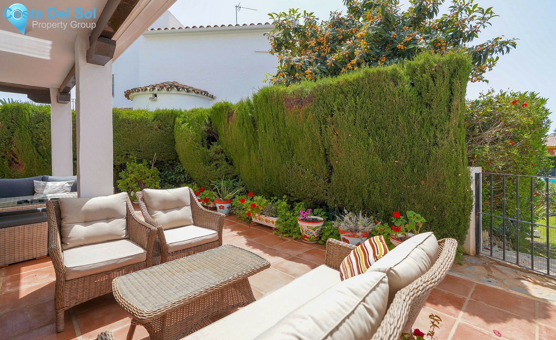 Townhouse in El Paraiso-1370417