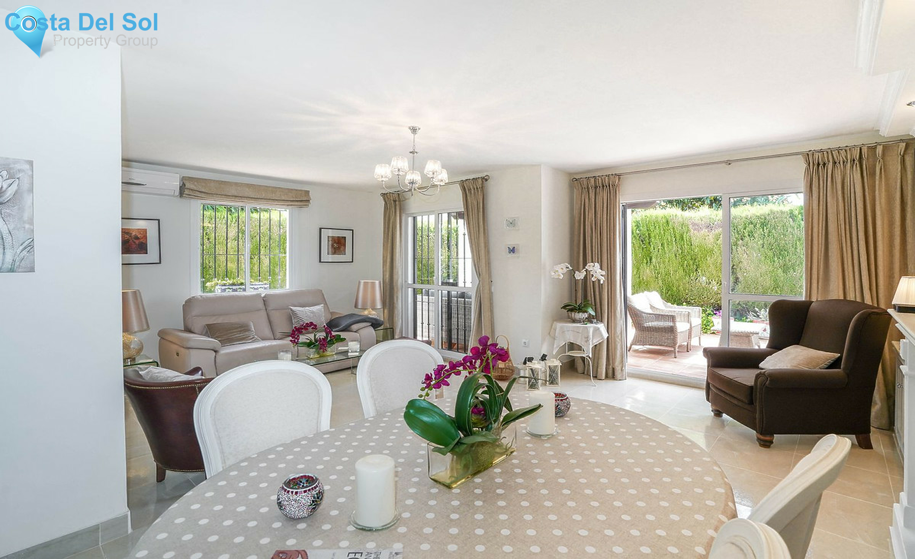 Townhouse in El Paraiso-1370401