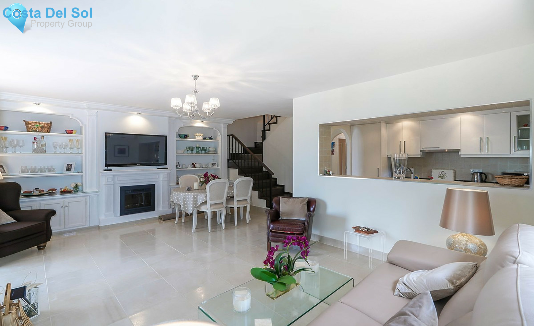 Townhouse in El Paraiso-1370403