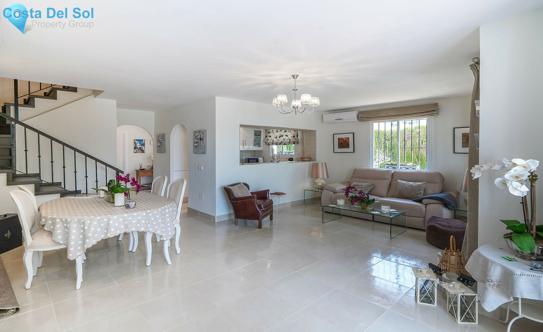 Townhouse in El Paraiso-1370404