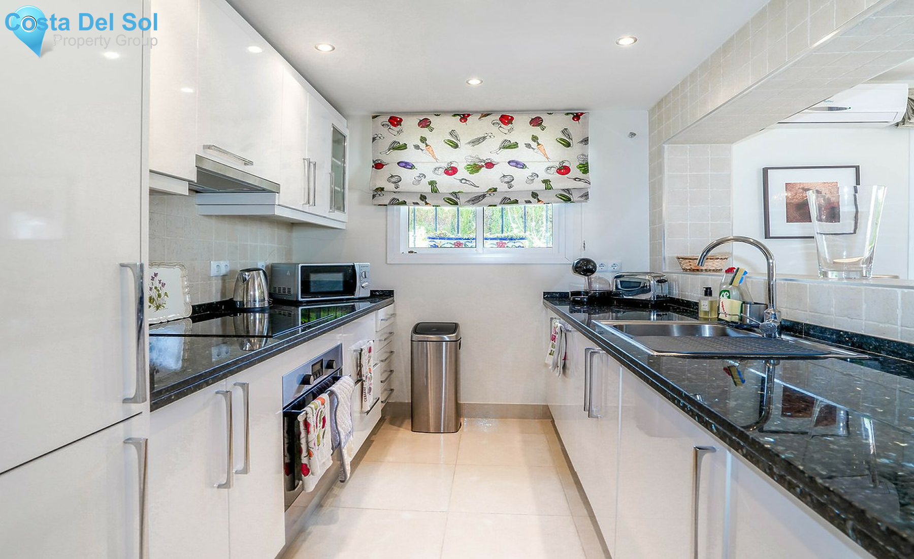 Townhouse in El Paraiso-1370405