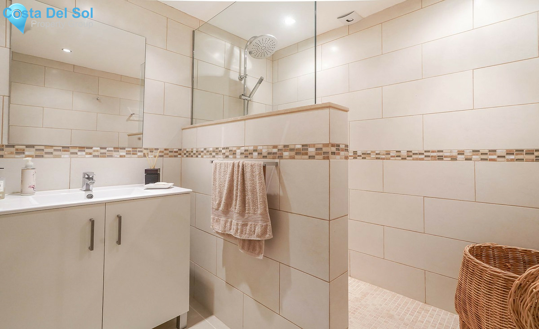 Townhouse in El Paraiso-1370407