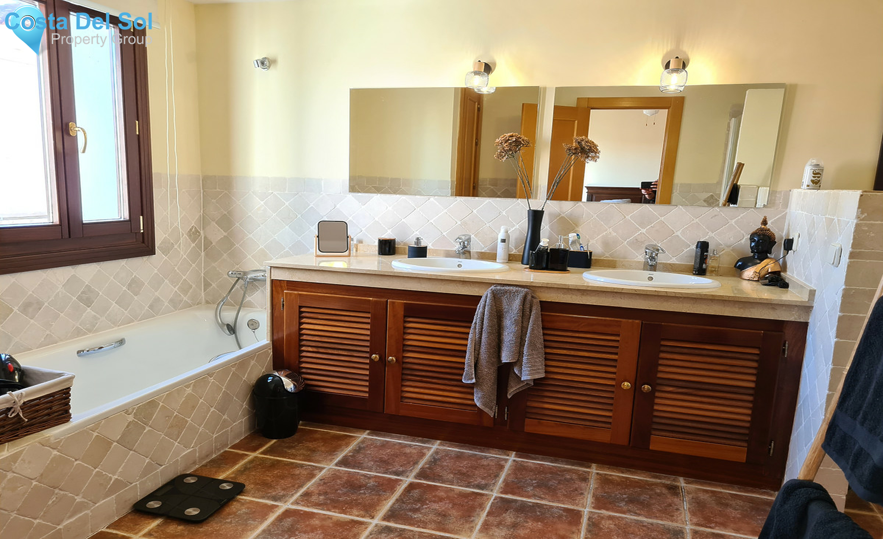 Townhouse in El Paraiso-1402090