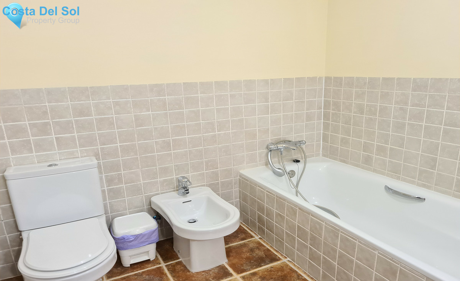 Townhouse in El Paraiso-1402096