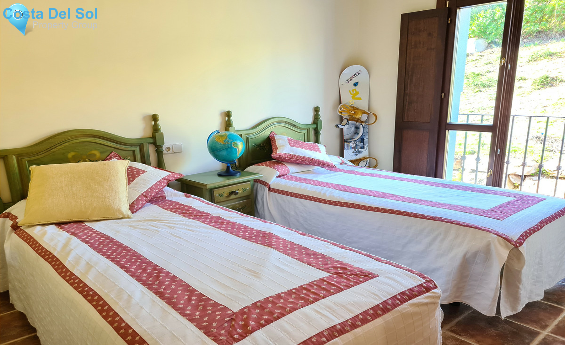 Townhouse in El Paraiso-1402081