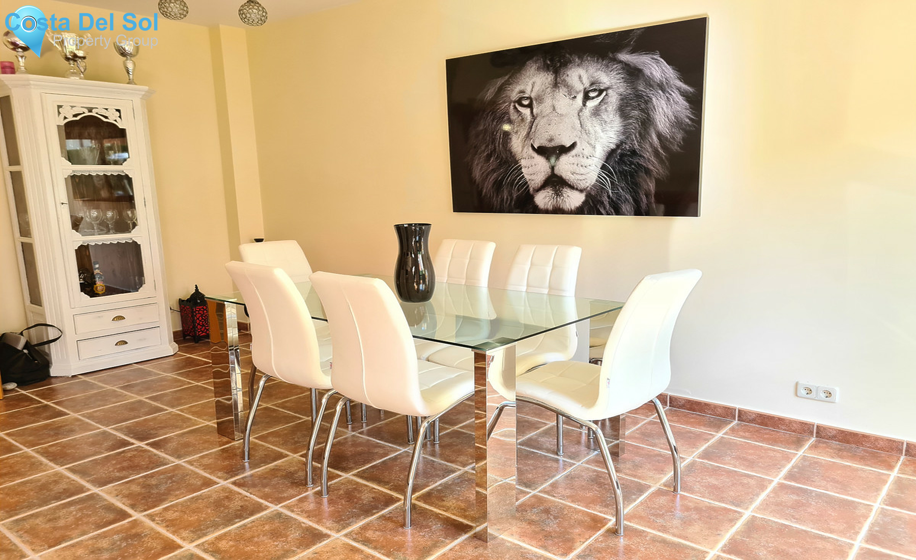 Townhouse in El Paraiso-1402083