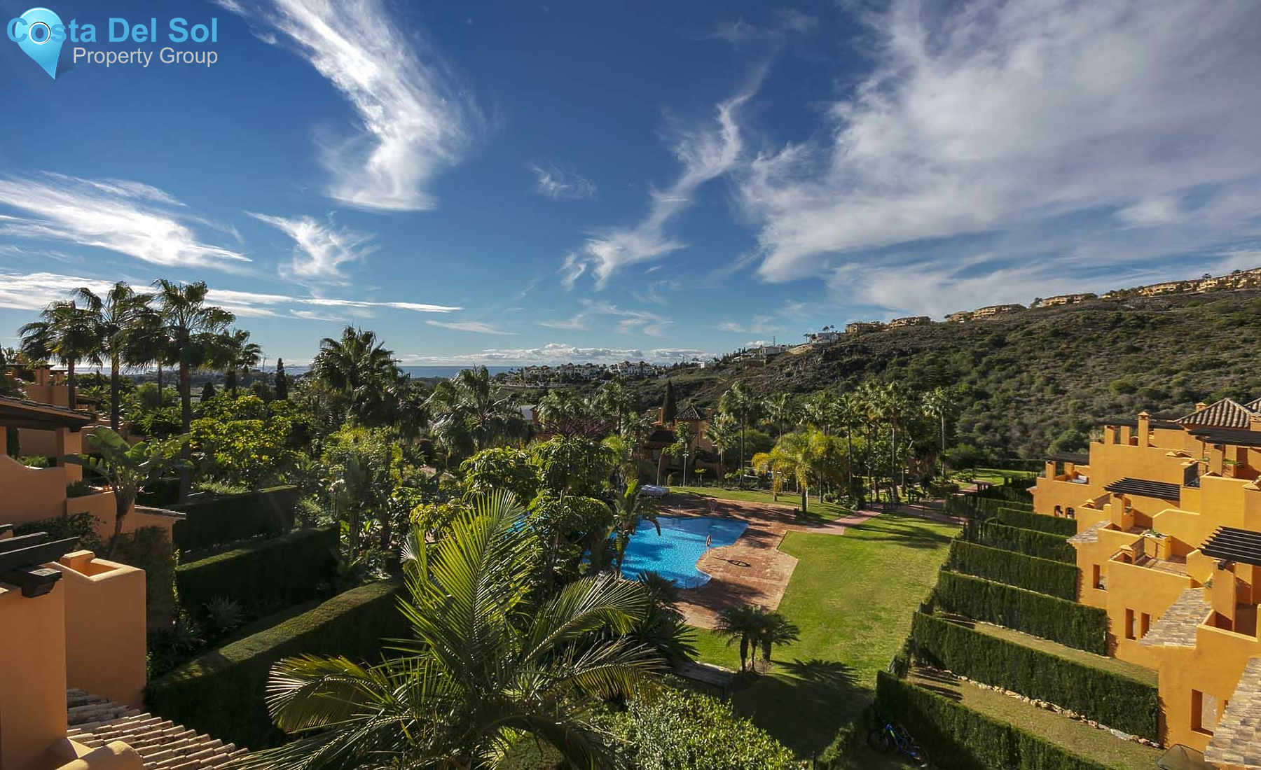 Townhouse in El Paraiso-1143503