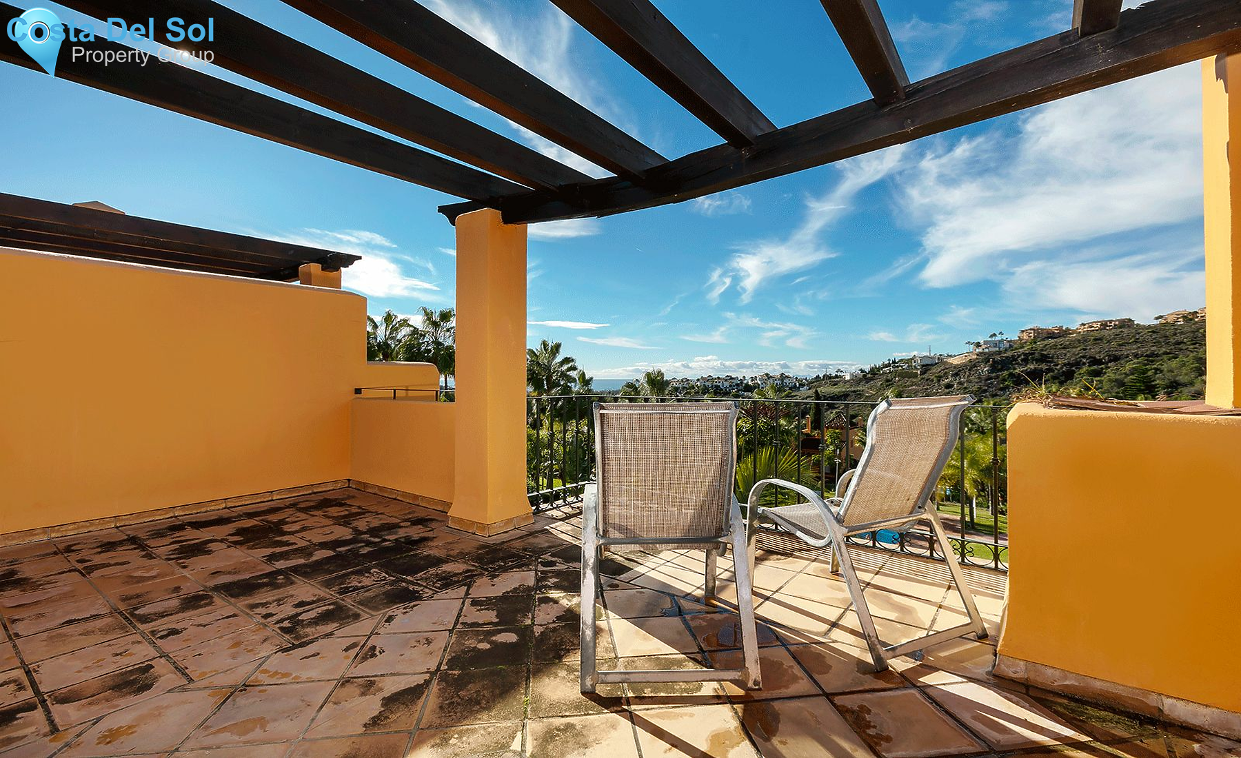 Townhouse in El Paraiso-1143512