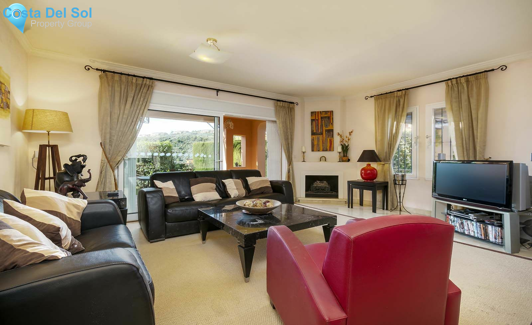 Townhouse in El Paraiso-1143506